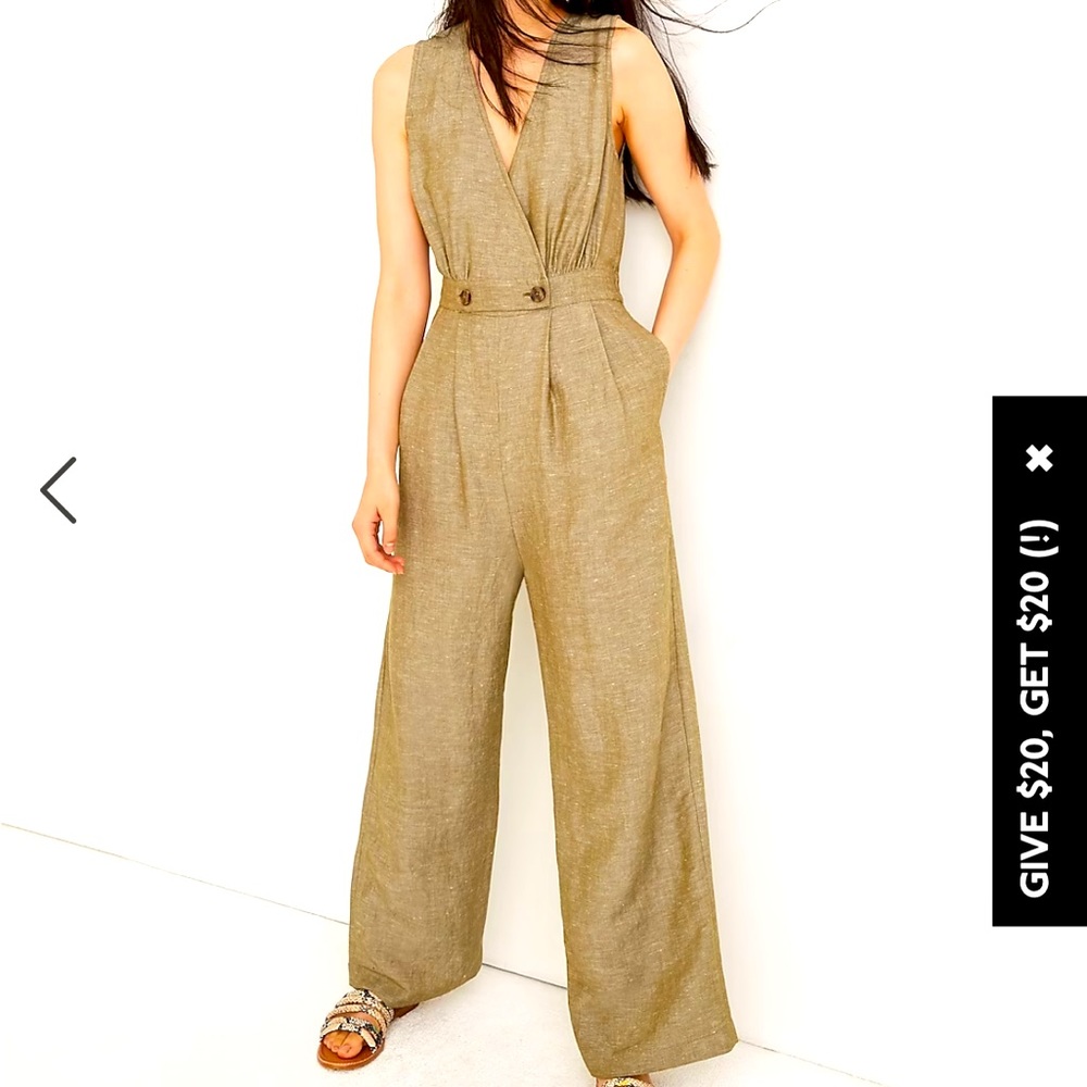 Linen button waist wide legged jumpsuit in great condition barely worn